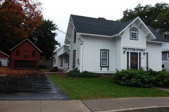Building Photo - 52 Ferris St