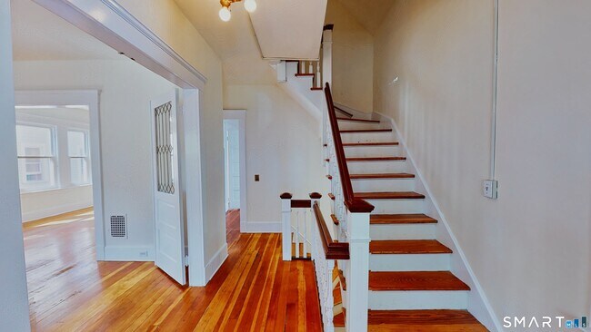 Building Photo - 134 Mansfield St