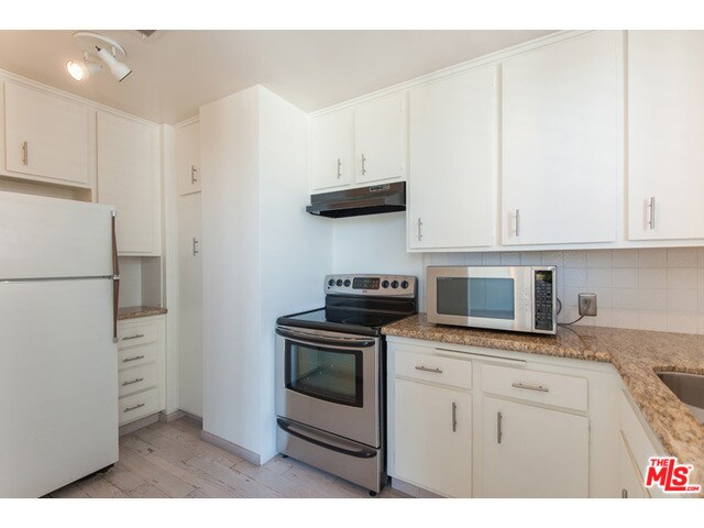 Building Photo - 10747 Wilshire Blvd