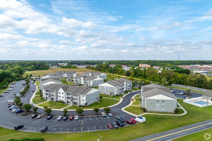 Building Photo - 23033 Meadow Wood Ct