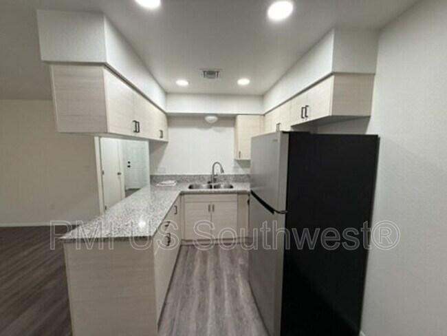 Building Photo - 405 Anna Cir