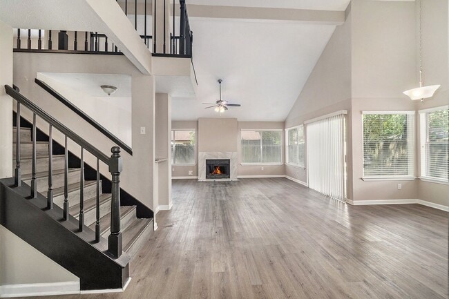 Building Photo - Spacious 4 bedroom 2 1/2 baths, 2 story for lease in the Elm Grove Village Subdivision - Kingwood