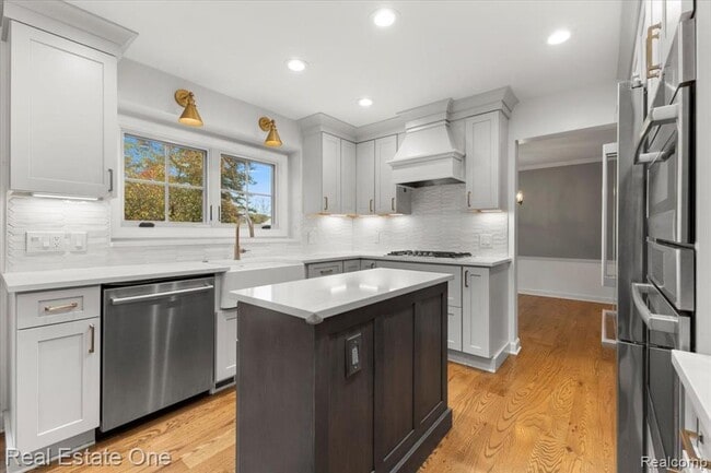 Building Photo - 1568 Grandview Dr