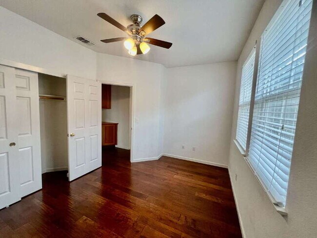 Building Photo - 668 Granite Ln