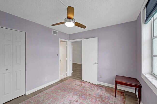 Building Photo - 9470 Poinciana Pl