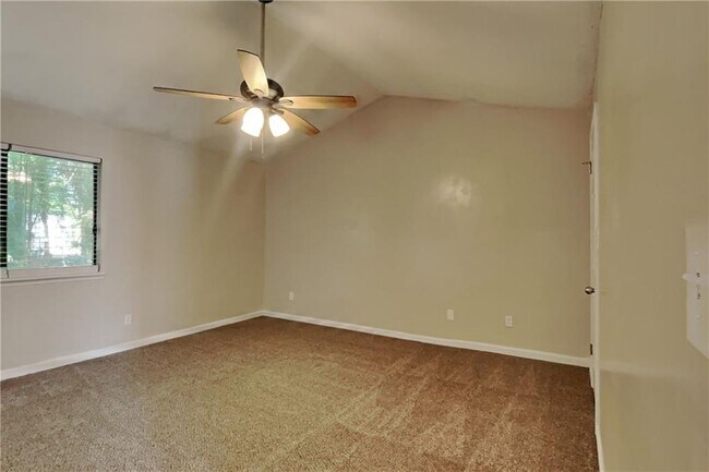 Building Photo - 1174 Empire Cir