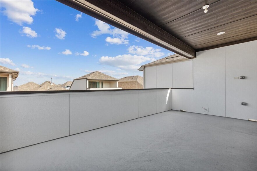 Building Photo - 8040 Ingram Dr