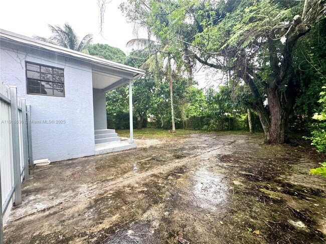 Building Photo - 1152 NW 127th St