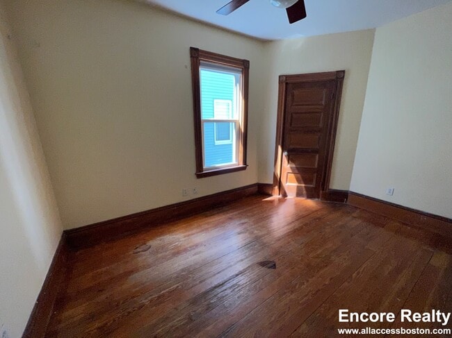 Building Photo - 8-8 Sunset St