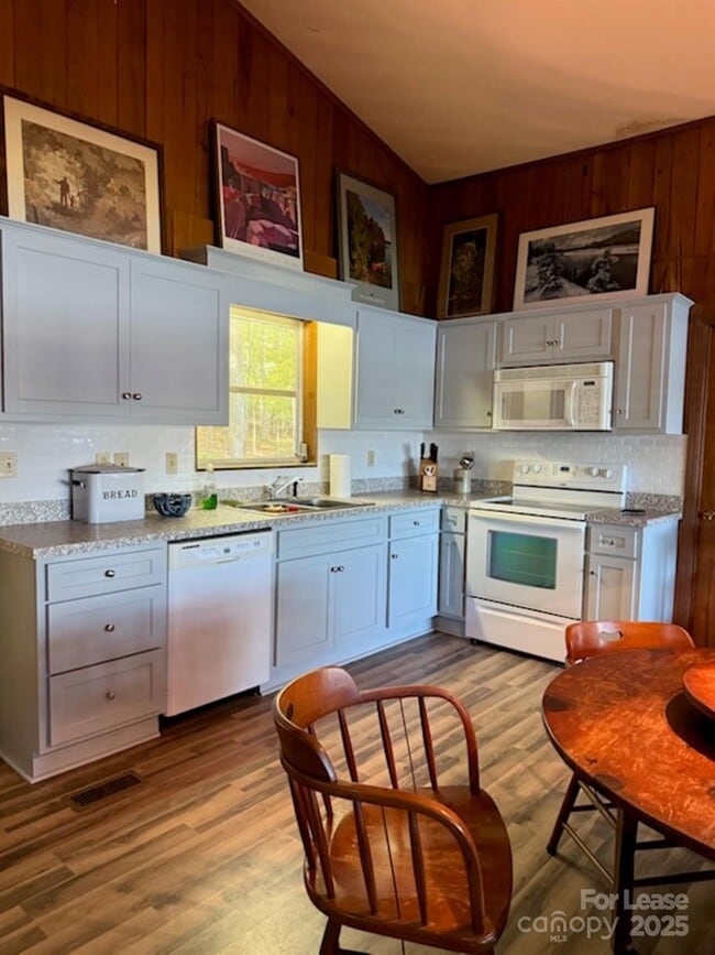 Building Photo - 189 Patternote Rd