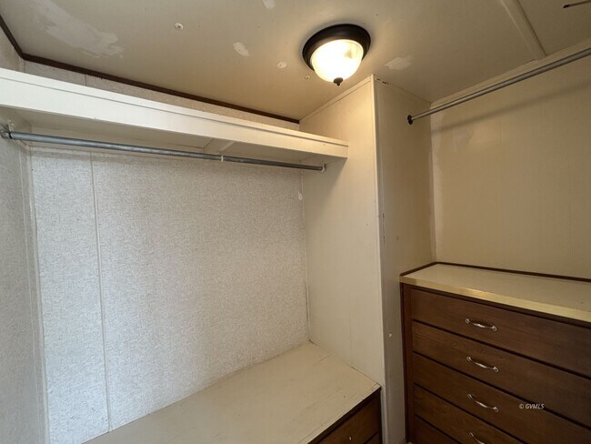 Building Photo - 2060 S Nelson Dr