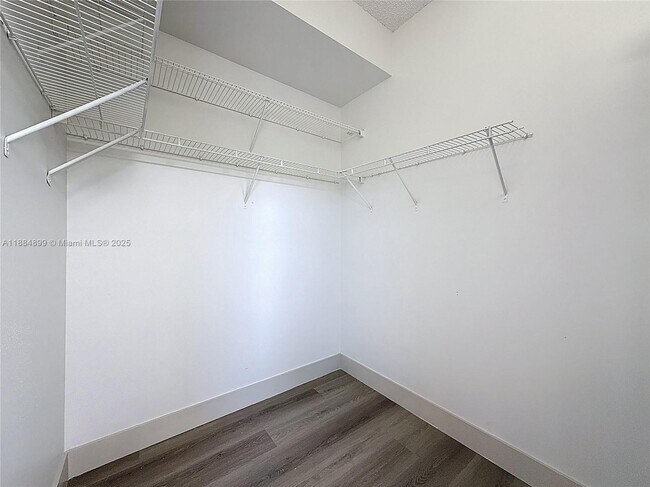 Building Photo - 3200 N Haverhill Rd
