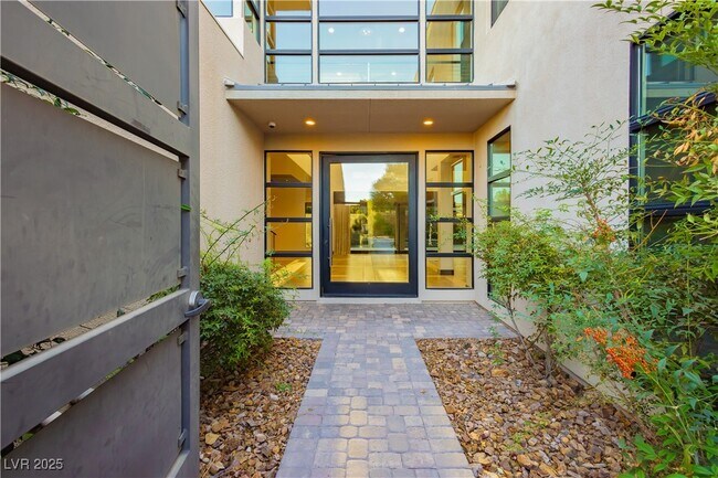 Building Photo - 94 Glade Hollow Dr