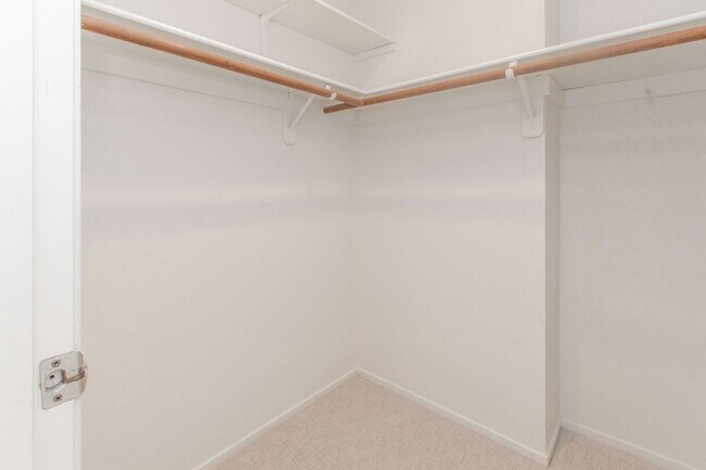 Building Photo - MOVE-IN READY! 2 BEDROOM, 2 BATH, GROUND L...