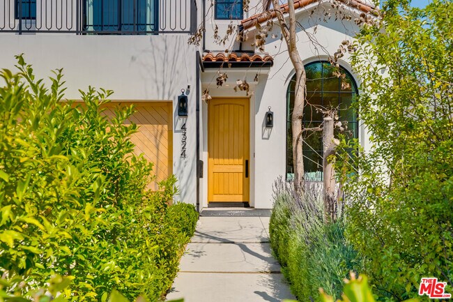 Building Photo - 4324 Camellia Ave