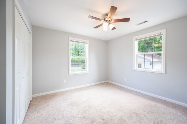 Building Photo - LOOK NO FURTHER THAN THIS INGLEWOOD CHARMER!