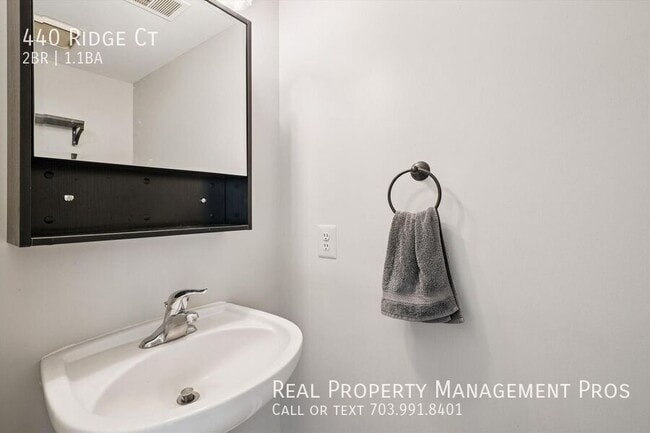 Building Photo - 440 Ridge Ct