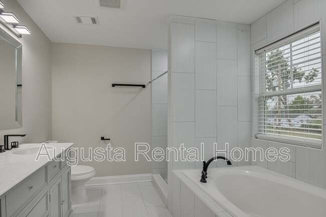 Building Photo - 34 Sherman St