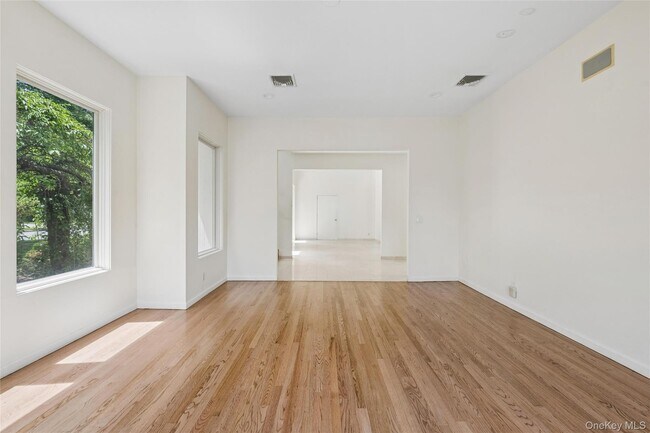 Building Photo - 67 Parkway Dr
