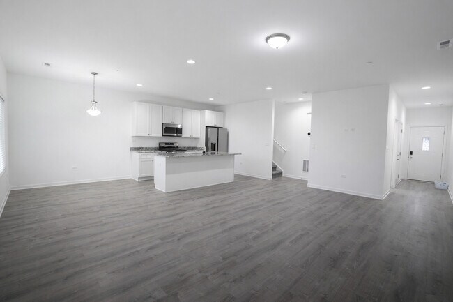 Building Photo - 1128 Gillespie Ln