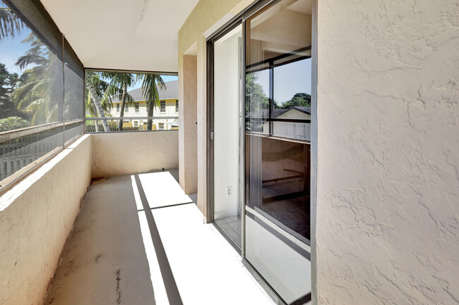Building Photo - 12621 Westhampton Cir