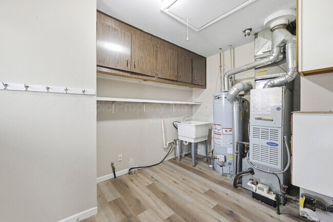 Building Photo - 8048 Timken Ave