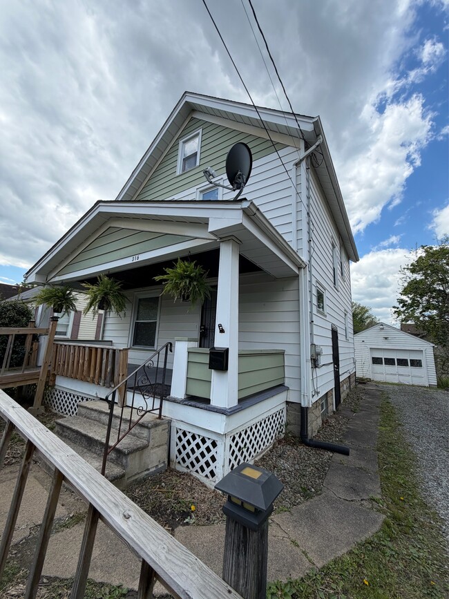Building Photo - 316 Bonnie Brae Ave SE