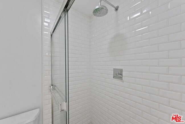 Building Photo - 809 S Bundy Dr