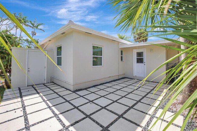 Building Photo - 933 SW 19th St