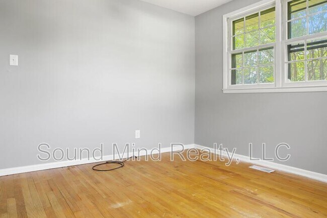 Building Photo - 819 Hadley Rd