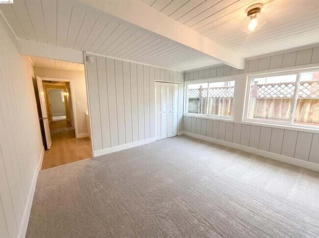 Building Photo - 2361 Oakmont Dr