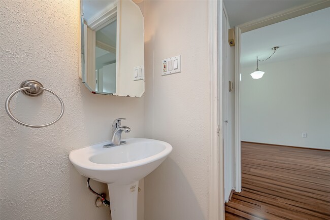 Building Photo - 6402 Del Monte Dr