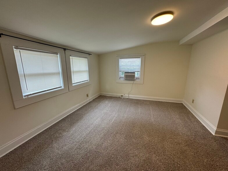 Building Photo - 75 Lanier St