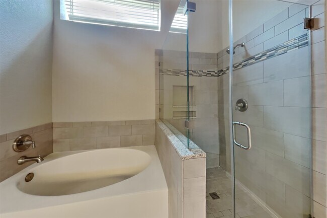 Building Photo - 15022 Ringfield Dr