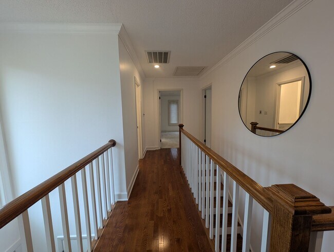 Building Photo - Charming 4 bedroom, 2.5 bath home located in the Raintree Community!