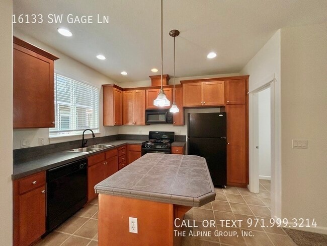 Building Photo - 16133 SW Gage Ln