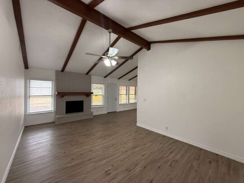 Building Photo - 6614 Robin Forest