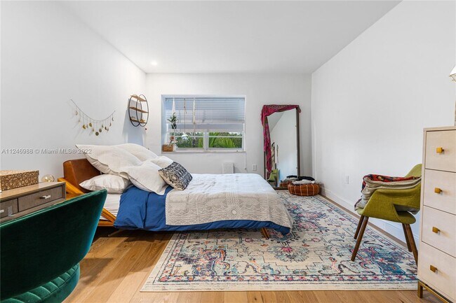 Building Photo - 166 Harbor Dr