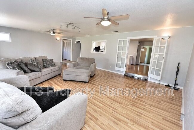 Building Photo - 2128 W La Loma Dr