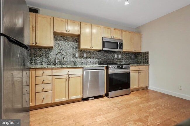 Primary Photo - 309 Yoakum Pkwy