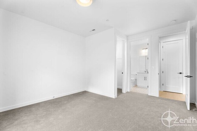 Building Photo - 990 W Magnolia Loop