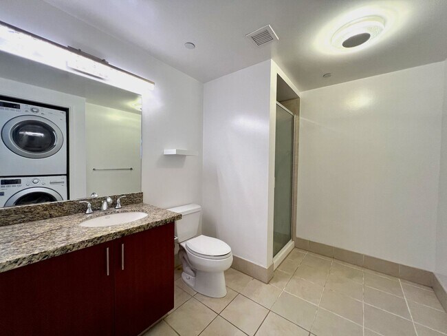 Building Photo - 909 Kapiolani Blvd