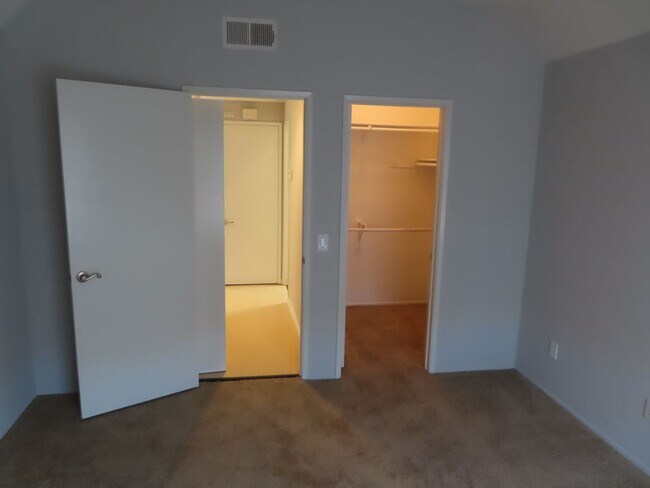 Building Photo - Two Bedroom Condo in the Heart of Mission Valley