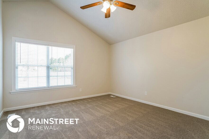 Building Photo - 203 Amber Ln
