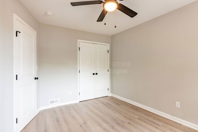 Building Photo - 400 Gallery Ln