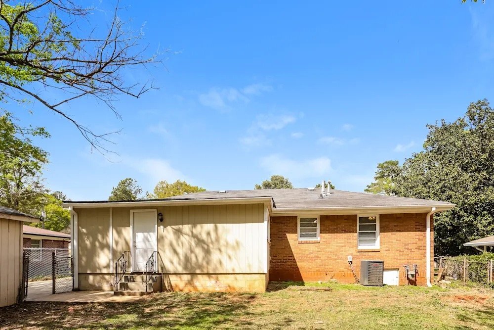 Building Photo - 2121 Cherry Ln