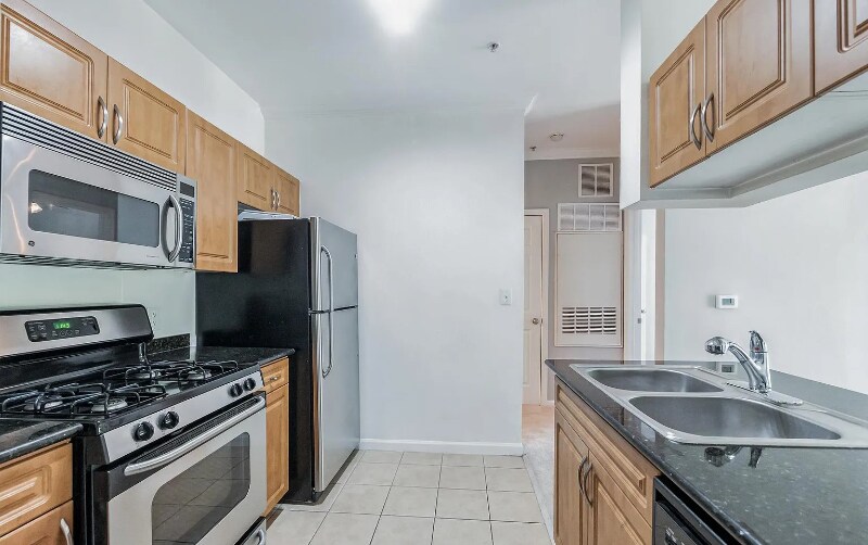 Building Photo - 12913 Centre Park Cir