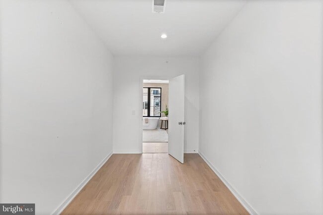 Building Photo - 261 Delmar St