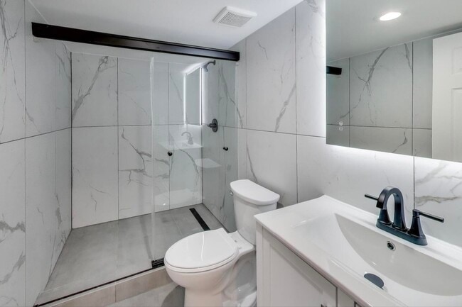 Building Photo - 23927 McMullin Cir