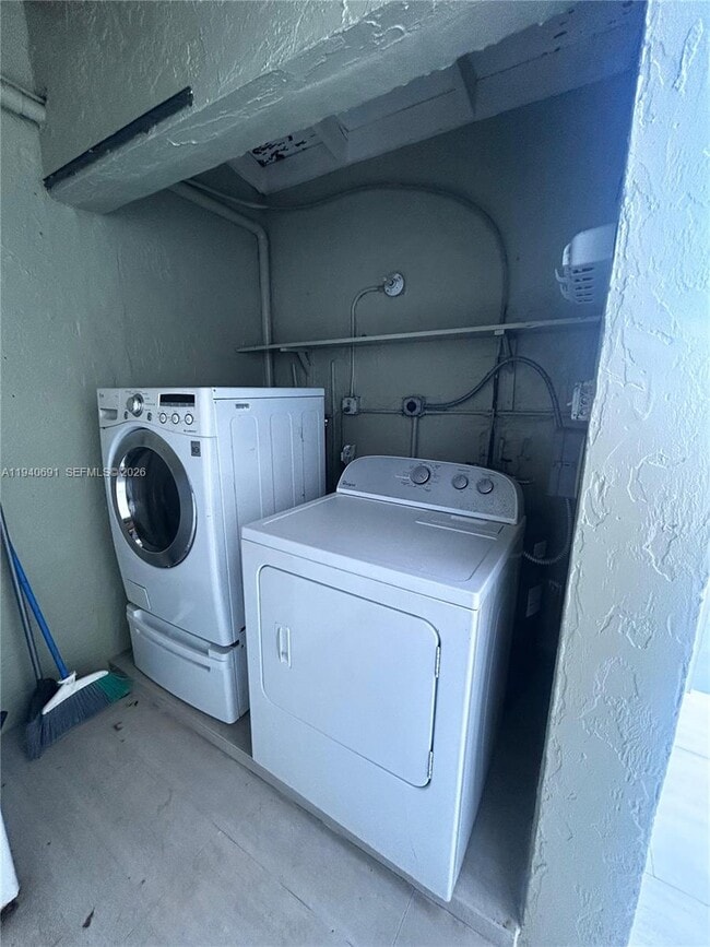 Building Photo - 3820 W 9th Way